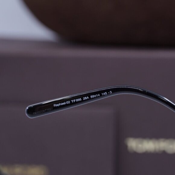 🕶️ New Tom Ford Raphael-02 FT0995 28A Sunglasses - Gold Frame, Smoke Lenses - Picture 8 of 10